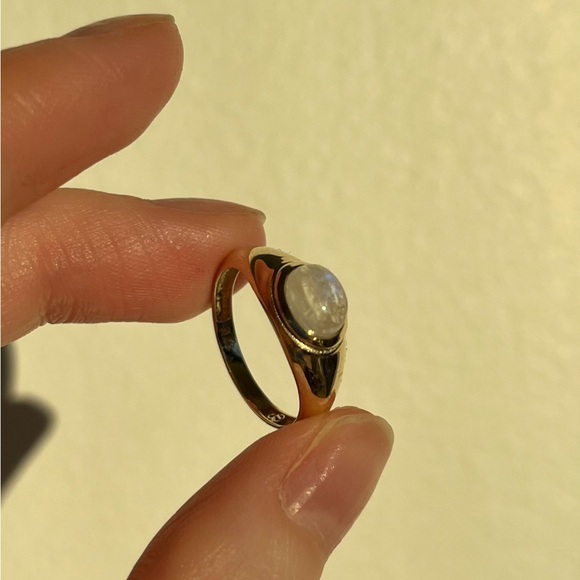 9k gold ring with moonstone cabochon size 5.5 - Picture 2 of 8